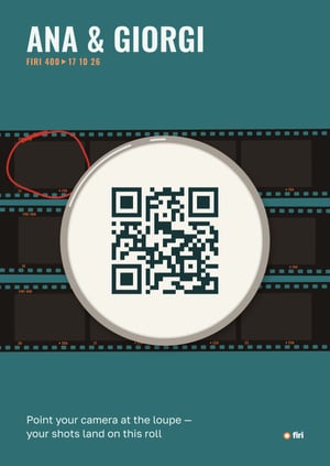 A Firi table card with a QR code: “Contact sheet” style on “Turquoise” paper
